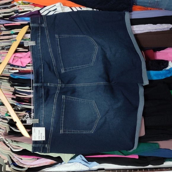 NWT Royalty For Me Plus Size Cuffed Denim Short  24W - Picture 6 of 6